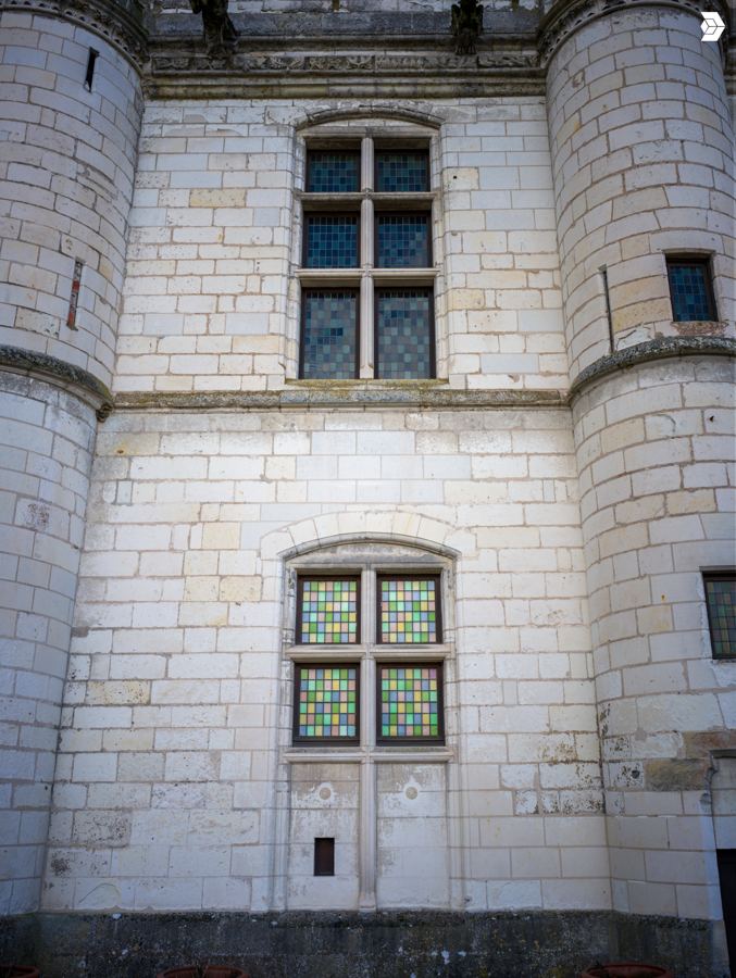 Fenêtres à meneaux d'une tour du logis royal