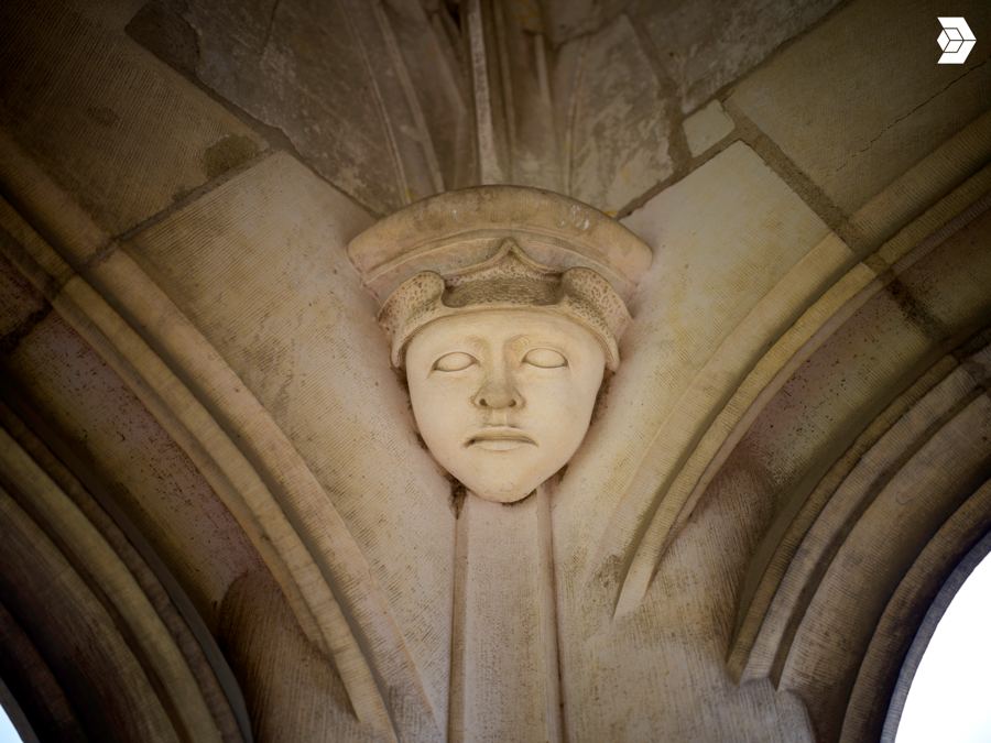 Culot sculpté représentant un visage