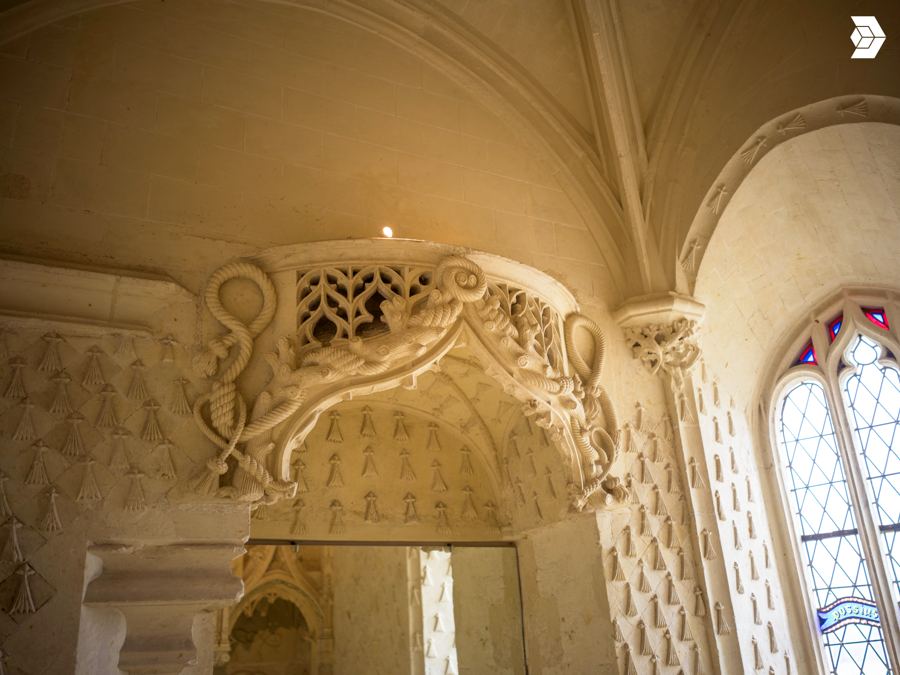 Oratoire d'Anne de Bretagne, décor sculpté d'hermines et cordelières
